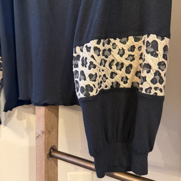 POL Black Leopard Trim Zip Neck Long Sleeve Top - Size L - Picture 4 of 7